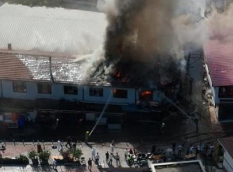 Bursa’nın Tarihi Kayhan &Ccedil;arşısı’nda Yangın: 30 Milyon Liralık Yıkım!