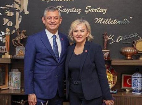 CHP’de Şok İstifa: Nimet &Ouml;zdemir Parti Savaşına Katıldı