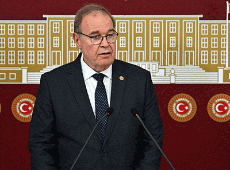 CHP’de Sular Durulmuyor: &Ouml;ztrak’tan &Ouml;zg&uuml;r &Ouml;zel’e Sert Eleştiri!