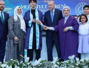 Cumhurbaşkanı Erdoğan, Torunuyla Mezuniyet Sevinci Yaşadı!