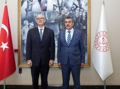 Eğitimde K&uuml;resel İşbirliği: Tekin, Rusya ve Mısır B&uuml;y&uuml;kel&ccedil;ilerini Ağırladı