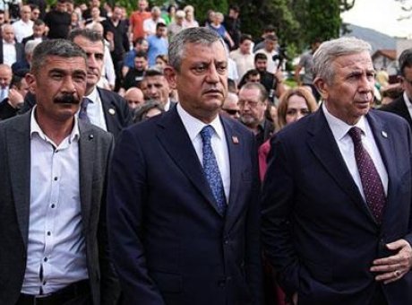 Ferdi Zeyrek, &Ouml;l&uuml;m&uuml;n&uuml;n 1. Yılında Unutulmaz Bir Mevlit ile Anıldı