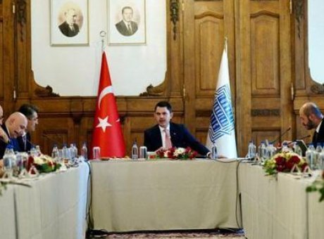 Finans Sekt&ouml;r&uuml;nden Yeşil D&ouml;n&uuml;ş&uuml;me Fırsat: Bakan Kurum'dan &Ccedil;arpıcı A&ccedil;ıklama