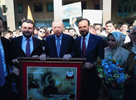 Gen&ccedil;lerden Cumhurbaşkanı Erdoğan’a Duygusal Babalar G&uuml;n&uuml; S&uuml;rprizi