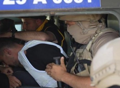 G&uuml;m&uuml;şhane’de Dehşet: Eşini &Ouml;ld&uuml;ren Zanlı 4 G&uuml;nl&uuml;k Ka&ccedil;ışın Ardından Yakalandı
