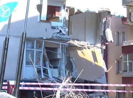 G&uuml;ng&ouml;ren’deki Apartman Yıkımı Şok Etkisi Yarattı: İki Bina Tahliye Edildi!