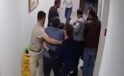 Hastane Koridorunda Y&uuml;rekler Ağızda: M&uuml;d&uuml;r ve Personel Arasında Yumruklu Kavga!