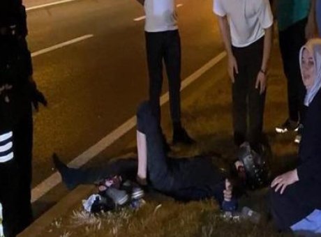 İneg&ouml;l’de Y&uuml;rek Burkan Annelik: Yaralı Oğlunun Elini Bırakmadı