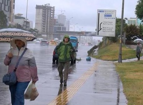 İstanbul’u Sarsan Sağanak: 30 Kentte Sarı Uyarı ile Yoğun Yağış Bekleniyor!