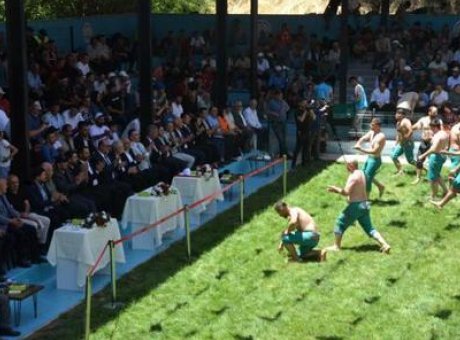 Kahramanmaraş’ta G&uuml;reş Festivali Heyecanı: Jandarma M&uuml;dahale Etti!