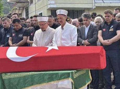 Kayıp Gen&ccedil; İ&ccedil;in Yapılan Arama Dramla Bitti: AFAD Personeli Hayatını Kaybetti
