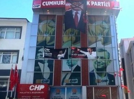 Malatya’da CHP Binasında Gerginlik: Kılı&ccedil;daroğlu’na “Hain” İthafı!