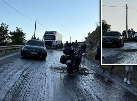 Mazot Sızıntısı Zincirleme Kazaya Yol A&ccedil;tı: 4 Ara&ccedil; Birbirine Girdi