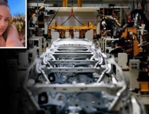Otomotiv Fabrikasında Şok Kaza: Banttan İnen Ara&ccedil; İş&ccedil;ilerin Arasına Daldı!