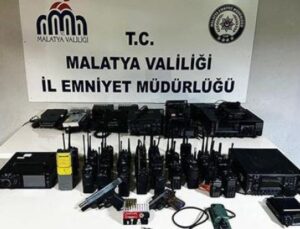 Sahte Polis &Ccedil;etesi &Ccedil;&ouml;kertildi: Telsizlerle Su&ccedil; İşleyen 6 Kişi Yakalandı