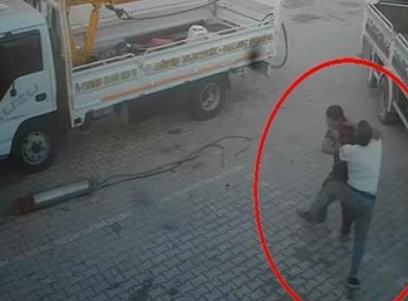 Sanayi Sitesinde İş&ccedil;i Transferi Kavgası: 3 Yaralı, G&uuml;venlik Kamerasında Dehşet Anları!
