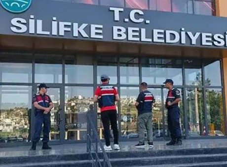 Silifke Belediyesi’nde Şok Tutuklamalar: Başkan ve Ekibi G&ouml;zaltına Alındı!