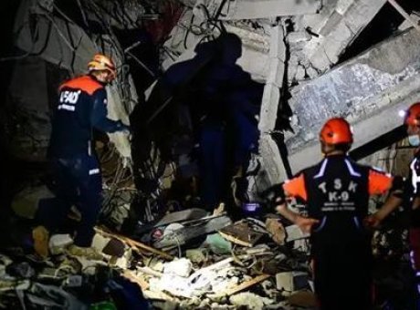 T&uuml;rkiye’nin Eli Venezuela’da: Arama Kurtarma Ekipleri Sahada!