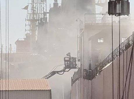 Tuzla’daki Tersanede Flaş Yangın: İtfaiye Ekipleri Zamana Karşı Yarışıyor!