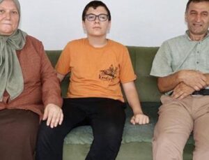 63 Yaşındaki Dede, Torunu İ&ccedil;in YKS’ye Girdi ve T&uuml;rkiye Birincisi Oldu!