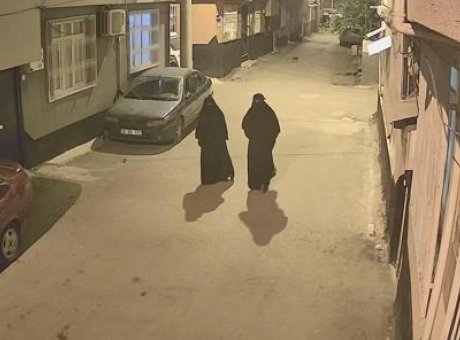 Adana’da Hırsızlık Şoku: &Ccedil;arşaflı İki Şahıs Planlarını Kameralara Yansıttı