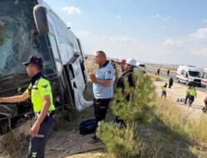 Aksaray&rsquo;da Feci Kaza: Yolcu Otob&uuml;s&uuml; Yoldan &Ccedil;ıkınca 44 Kişi Yaralandı