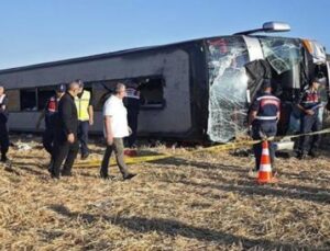 Amasya’da Yolcu Otob&uuml;s&uuml; Devrildi: 46 Yaralı, İki Kişinin Hayati Tehlikesi Var!