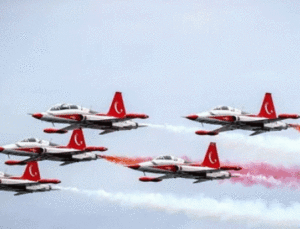 Ankara’da G&ouml;ky&uuml;z&uuml; Şenleniyor: T&uuml;rk Yıldızları’nın B&uuml;y&uuml;leyici G&ouml;sterisi İ&ccedil;in Hazır Olun!