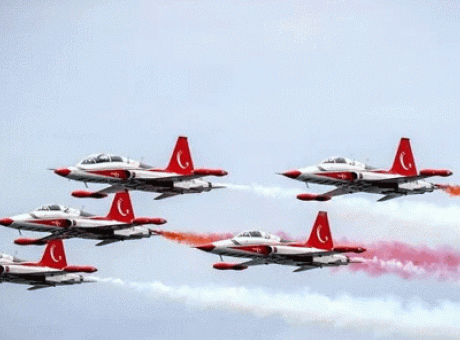 Ankara’da G&ouml;ky&uuml;z&uuml; Şenleniyor: T&uuml;rk Yıldızları’nın B&uuml;y&uuml;leyici G&ouml;sterisi İ&ccedil;in Hazır Olun!