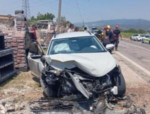 Balıkesir’de Feci Kaza: Hastane &Ccedil;alışanı Hayatını Kaybetti, İki Yaralı