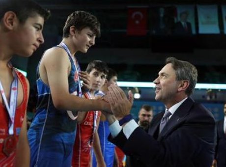 Bayraktar: “Minik Pehlivanlar, Geleceğin Şampiyonları Olacak!”