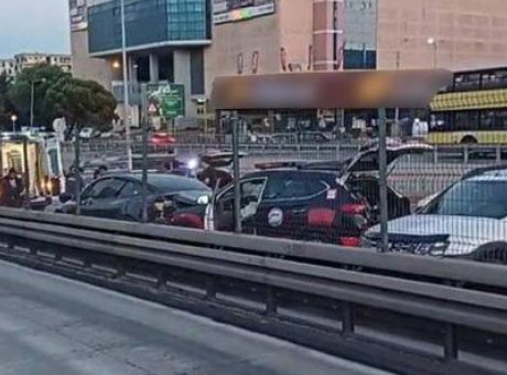 Beylikd&uuml;z&uuml;’nde Zincirleme Kaza: 1 Yaralı, Trafik Kilitlendi!