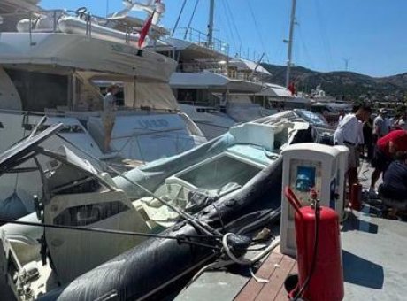 Bodrum’da Lastik Botta Şok Patlama: 1 Yaralı, Yangın Anında Kıl Payı S&ouml;nmedi!
