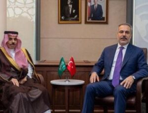 B&ouml;lgedeki Ateşi S&ouml;nd&uuml;rmek İ&ccedil;in Kritik G&ouml;r&uuml;şme: Hakan Fidan ve Faysal bin Ferhan Al Suud’un Telefonu