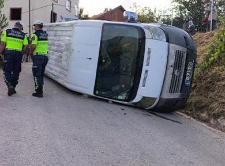 Bursa’da Tarım İş&ccedil;ilerini Taşıyan Minib&uuml;s Devrildi: Yaralılar Hastaneye Kaldırıldı