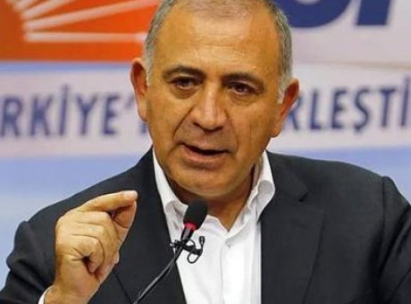 CHP’de Sarsıcı Değişim: İstanbul’un 7 İl&ccedil;e Başkanı G&ouml;revden Alındı!