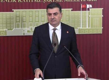 CHP’de Sarsıntı: 26 İl Başkanı G&ouml;revden Alındı, &Ouml;zg&uuml;r &Ouml;zel Ne Dedi?