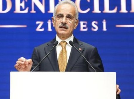 Denizcilik Zirvesi'nde &Ccedil;arpıcı Vizyon: Uraloğlu'nun Stratejisi Neleri Kapsıyor?