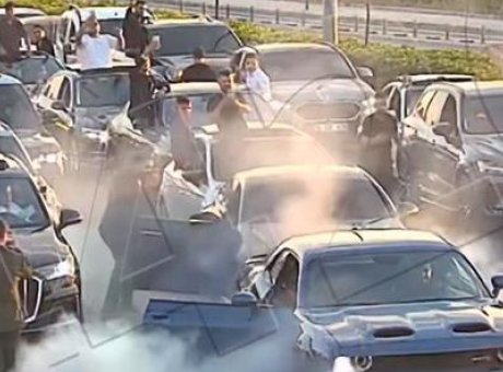D&uuml;ğ&uuml;n Konvoyunda Traffik Kaosu: 700 Bin Lira Ceza ve S&uuml;r&uuml;c&uuml;lerin Kayıpları
