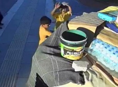 Duygusal Anlar Yakaladı: &Ccedil;ocukların İyi Ahlak Dersi Sosyal Medyayı Salladı