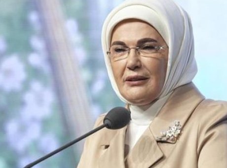 Emine Erdoğan’dan Tarihi NATO Zirvesi Sonrası Anlamlı Mesaj: “B&uuml;y&uuml;k Memnuniyet”