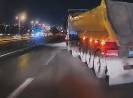 Esenyurt’ta Kamyonların Tehlikeli Dansı: Trafik G&uuml;venliğini Tehdit Eden Anlar