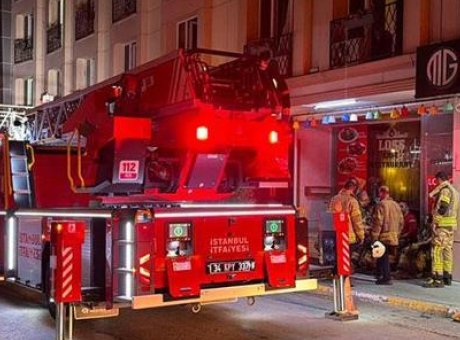 Esenyurt’taki Otelde Gece Yarısı Yangın: Misafirler Merdivenle Kurtarıldı