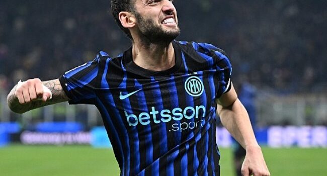 Fenerbah&ccedil;e’nin G&ouml;zdesi Hakan &Ccedil;alhanoğlu: T&uuml;rkiye’ye D&ouml;n&uuml;ş İhtimali G&uuml;ndemde!