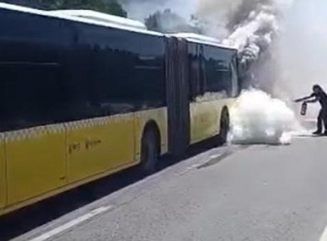 İETT Otob&uuml;s&uuml;nde Yangın Paniği: Şof&ouml;r Facianın Eşiğinden D&ouml;nd&uuml;!