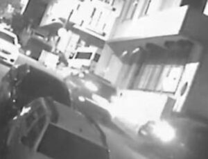 İstanbul’da Dehşet Anları: Seyir Halindeki Ara&ccedil;tan Rastgele A&ccedil;ılan Ateş Panik Yarattı
