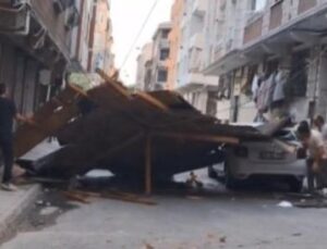 İstanbul’da Fırtına Korkusu: &Ccedil;ocuklar U&ccedil;an &Ccedil;atının Altında Nasıl Kurtuldu?