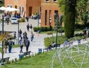 İstanbul’da Mezuniyet T&ouml;reninde Şok Olay: Ayet Yazılı Pankarta Soruşturma!