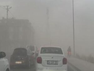 İstanbul’da Şiddetli Fırtına: Ağa&ccedil;lar U&ccedil;tu, Hayat Durma Noktasına Geldi!
