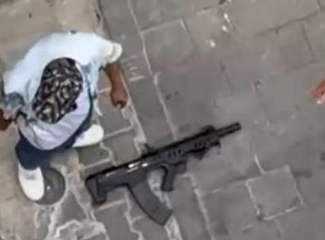 İzmir Sokaklarında Silahlı &Ccedil;atışma: Maganda Dehşeti Anbean Kaydedildi